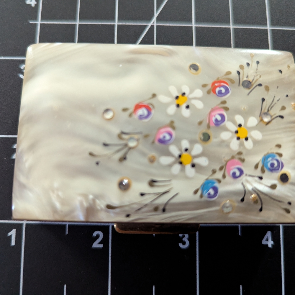 Floral Decorative Powder Compact Accessory